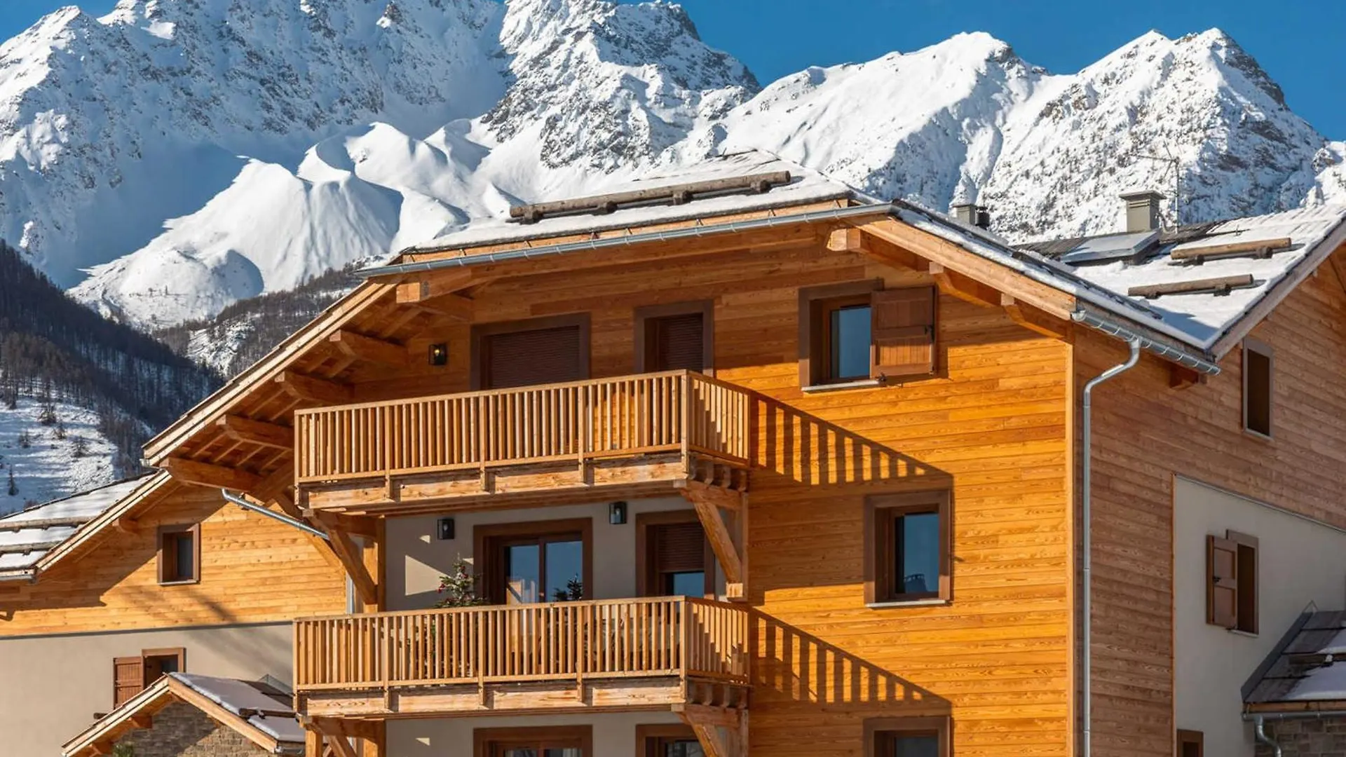 Appartement Neuf Avec Terrasses Et Parking A Serre Chevalier - Fr-1-808-4 Le Monêtier-les-Bains